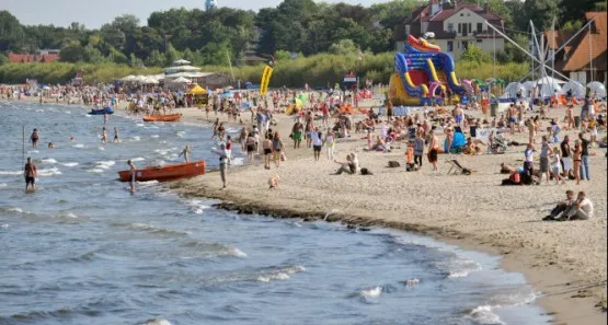 Upały sprawiły, że w tym roku plaże ściągają więcej turystów niż zwykle.