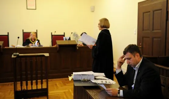 Na razie nie ruszy proces karny Jacka Karnowskiego - sąd odesłał do prokuratury akt oskarżenia przeciwko prezydentowi Sopotu.