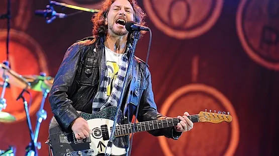 Pearl Jam, mimo długiego stażu, na scenie wciąż prezentuje się doskonale.