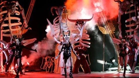Festiwal zamknie spektakl zainspirowany grecką mitologią - "Pandora" hiszpańskiej formacji Artistras, która w ubiegłym roku pokazała żywiołową paradę "Lluvias de verano".