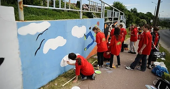 Uczniowie gdańskich liceów i gimnazjów przez dwa dni malowani murale na ulicy Cienistej. Poniżej możecie zobaczyć wszystkie i wybrać najlepszy.