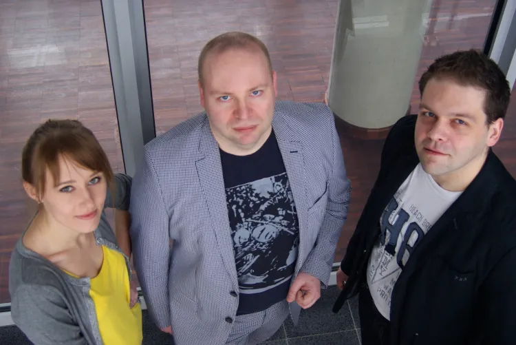 Grupa programistów firmy OffiServ stworzyła najnowszą aplikację do zarządzania projektami. Od lewej: Karolina Jankowska (Sales & Marketing Manager), Alek Kowalczyk (CEO i Co-Founder) i Przemysław Berliński ( CTO i Co-Founder).
