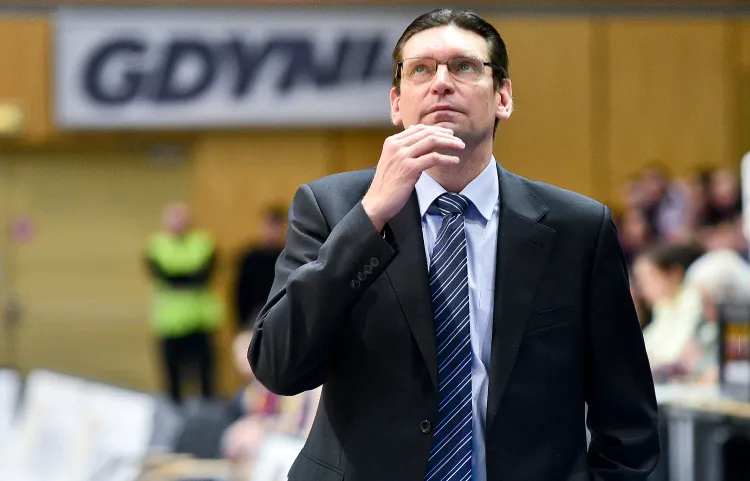 Trener Vadim Czeczuro może już myśleć o kolejnym sezonie, w którym będzie pracował w Gdyni.