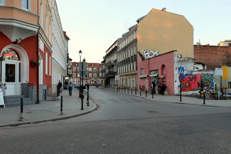 Widok na ul. Wajdeloty od ulicy Waryńskiego.