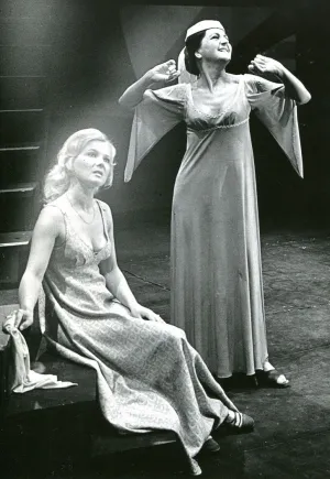 Teresa Kaczyńska (po lewej) z Teatrem Wybrzeże związana była przez 45 lat, od 1957 do 2002 roku.