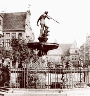 Najstarsza znana fotografia fontanny Neptuna pochodzi z 1893 roku. Ze zbiorów Wacława Rasnowskiego.