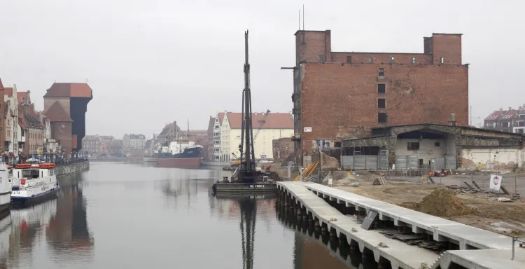 Gdańsk nie ustaje w poszukiwaniu inwestorów, którzy zagospodarują Wyspę Spichrzów. Szansę na powodzenie inwestycji i jej atrakcyjność zwiększyć mają m.in. już prawie gotowe nowe nabrzeża.