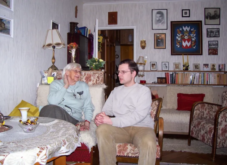 Budzimira Wojtalewicz-Winke w swoim gdańskim mieszkaniu w rozmowie z autorem artykułu.