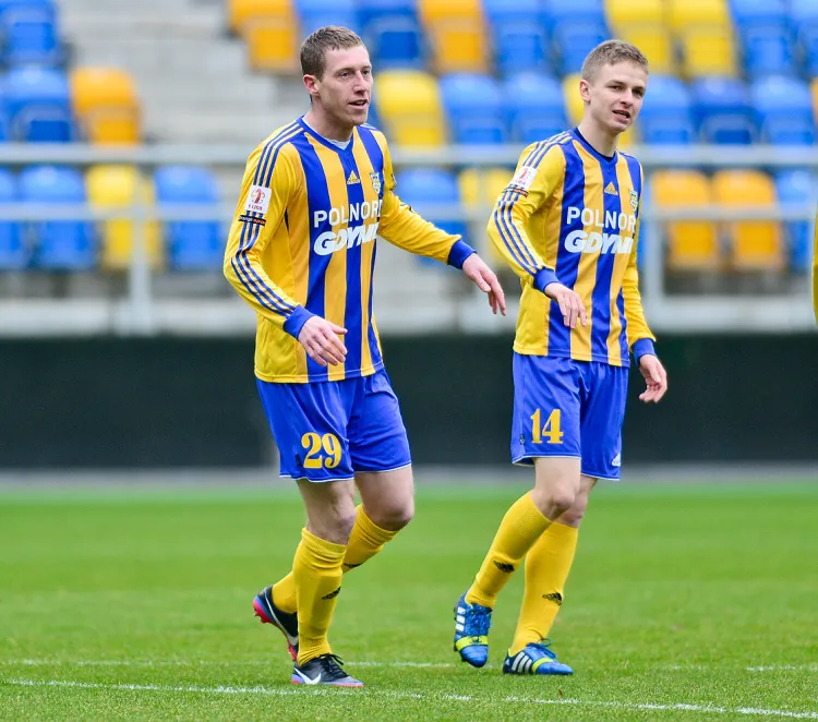 Asysta Mateusza Szwocha (nr 14) i gol Bartosza Ślusarskiego (pierwszy z lewej) zapewniły Arce trzecie zwycięstwo w trzecim ligowym meczu w 2014 roku.