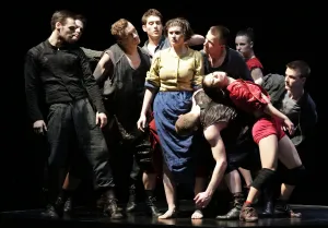 Jednoaktówka "Light" w choreografii Izadory Weiss to wysmakowany, świetnie skomponowany i zatańczony spektakl, który nie ustępuje poziomem najlepszym spektaklom teatru tańca.