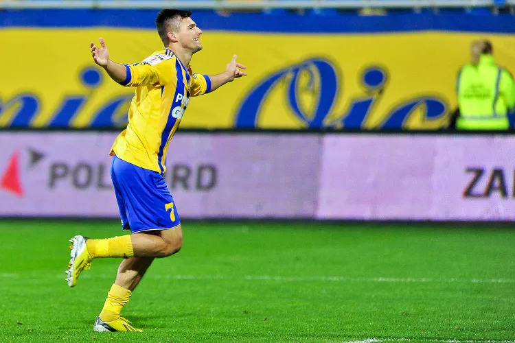 Piotr Tomasik to specjalista od dogrywek. W sierpniu strzelił gola na 3:2, gdy Arka eliminowała Ruch Chorzów. Natomiast w Legnicy to jego gol na 2:1 praktycznie zapewnił awans gdynianom do półfinału Pucharu Polski. 