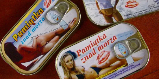 Szczyt wyrafinowania - prezerwatywy w opakowaniu nawiązującym  do konserwy rybnej jako pamiątka z Gdańska