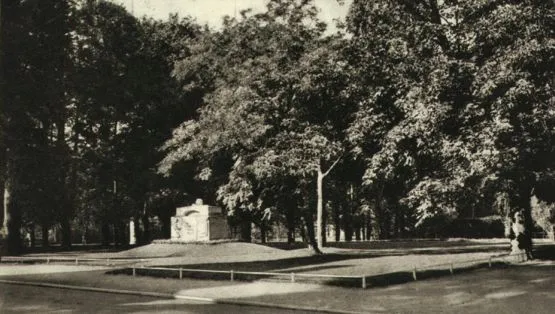 Nieistniejący pomnik w Parku Uphagena we Wrzeszczu.