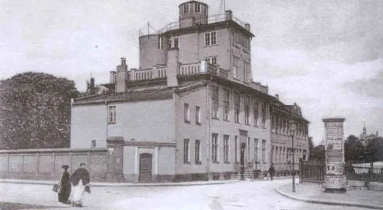 Budynek gdańskiej Szkoły Nawigacyjnej na początku XX wieku.