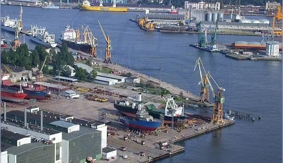 Atrakcyjne działki, przeznaczone pod działalność przemysłową, wystawia na sprzedaż Stocznia Marynarki Wojennej w Gdyni.