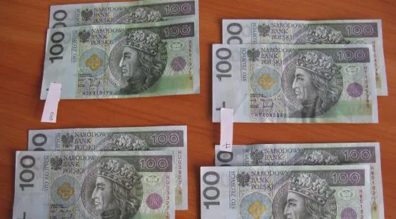 Gdynianin za jeden fałszywy stuzłotowy banknot chciał od sprzedawcy 40 prawdziwych złotych.