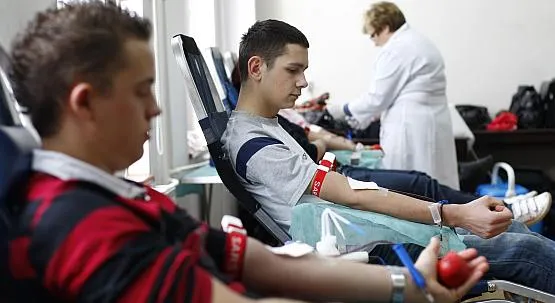 Uczniowie i studenci zwykle chętnie oddają krew, ale wśród krwiodawców są osoby w każdym wieku.