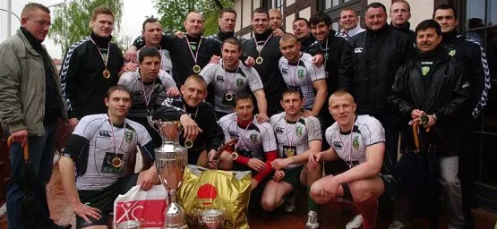 Lechia Gdańsk - mistrz Polski rugby 7. Z Najbardziej zadowoloną miną, przy pucharze MVP turnieju, Piotr Jurkowski.