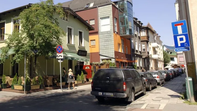 Strefy płatnego parkowania w centrum Sopotu mają wymusić większą rotację zatrzymujących się w mieście aut.