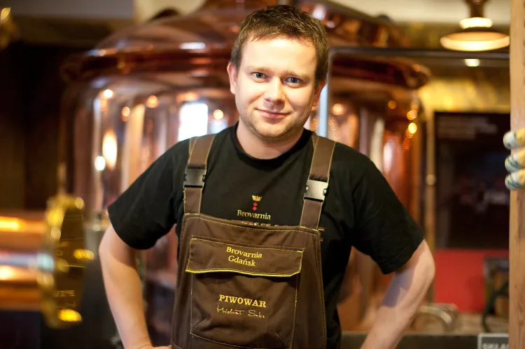 Z dniem 1 kwietnia Michał Saks kończy współpracę z gdańską Brovarnią. Jest to pierwszy przypadek przejścia od piwowarstwa domowego przez browar restauracyjny do browaru, którego moce produkcyjne szacowane są na 20 tys. hl rocznie.