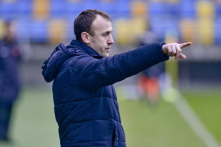 Paweł Sikora (na zdjęciu) bierze udział w warsztatach szkoleniowych w siedzibie UEFA. Pod jego nieobecność treningi Arki poprowadzi Robert Wilczyński.