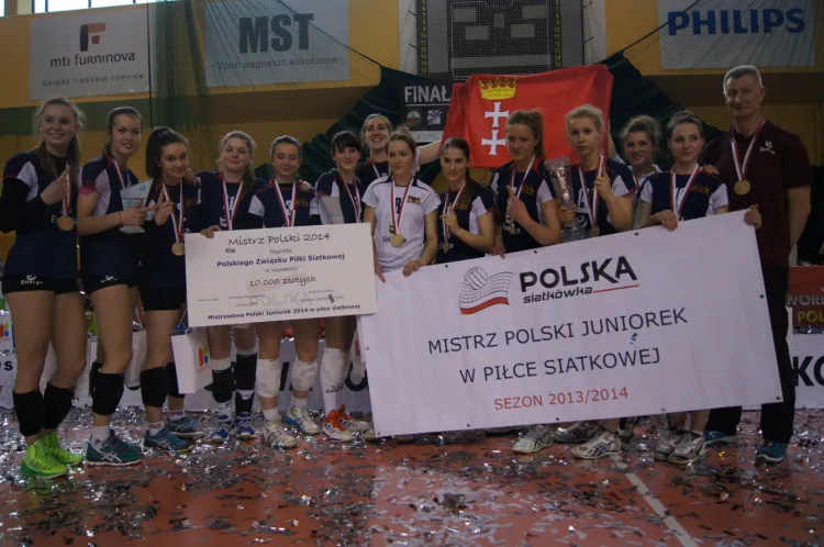 Gdańskie siatkarki w nagrodę za mistrzowski tytuł otrzymały czek na 10 tysięcy złotych.