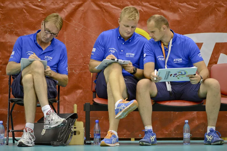 Teun Buijs (z lewej) opuszcza Atom Trefl. Tomasz Wasilkowski (w środku) i Piotr Graban (z prawej) przejmą stery zespołu do końca sezonu.