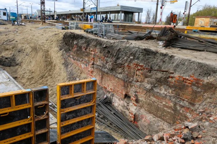 Odkryte fundamenty dawnego gmachu dworca kolejowego we Wrzeszczu.