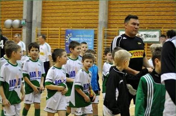 Dariusz Michalczewski pomoże szkółce Pokoleń Lechii i zapisze do niej swojego syna. 