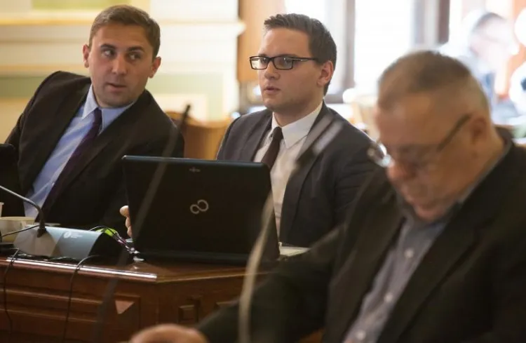 Zmiany w Budżecie Obywatelskim referował na sesji Rady Miasta Piotr Borawski, radny PO (pierwszy z lewej).