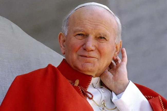 Blisko dziewięć lat po śmierci papież Jan Paweł II w niedzielę zostanie świętym.