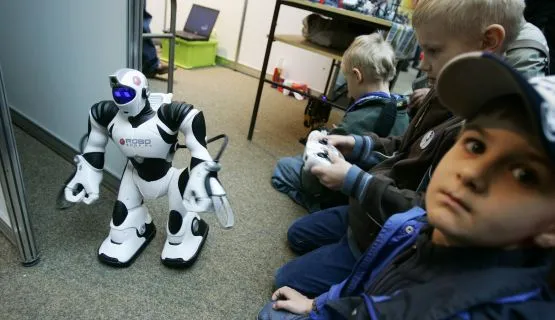 Na kursach, organizowanych przez firmę RoboCamp, podstawy robotyki poznają najmłodsze dzieci.