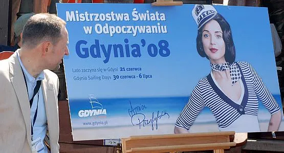 Na reklamach najwięcej zarabiają występujące w nich gwiazdy. Aktorka Anna Przybylska promowała rodzinne miasto za darmo.