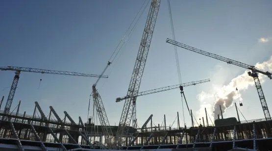Roboty budowlane w Letnicy idą zgodnie z harmonogramem. Już w maju ruszą prace, związane z instalacją infrastruktury teleinformatycznej na stadionie.