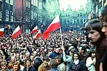 Pochód 1 maja 1982 przeszedł spod Pomnika Trzech Krzyży do Bazyliki Mariackiej, a następnie przez Wrzeszcz na Zaspę pod mieszkanie Wałęsów.