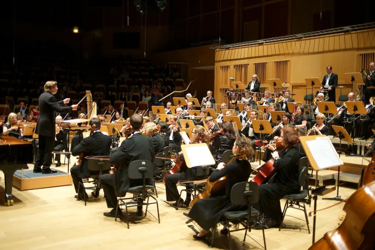 Czwartkowy występ Orkiestry Filharmonii Bałtyckiej pod dyr. Ernsta van Tiela był jednym z najlepszych w ostatnim czasie.