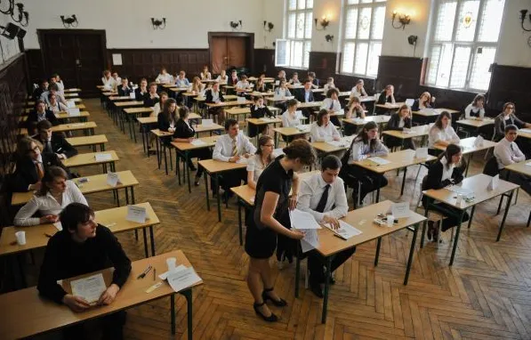 Trzeci dzień egzaminów maturalnych upłynie pod znakiem języka angielskiego. Angielski spośród języków nowożytnych wybrało blisko 90 proc. tegorocznych maturzystów.