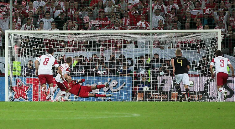 Kilkunastu sekund zabrało w Gdańsku, aby ten gol z karnego Jakuba Błaszczykowskiego był na wagę historycznego zwycięstwa nad Niemcami.
