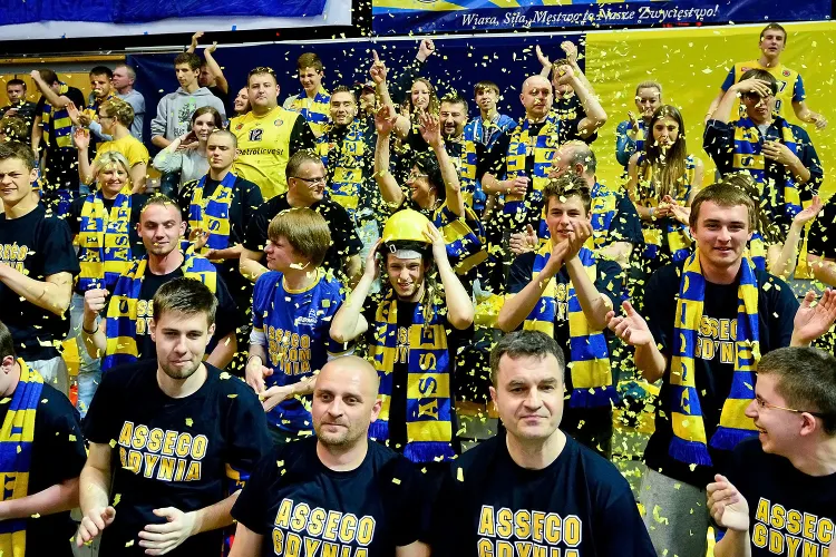 Kibice Asseco Gdynia zakończyli już sezon. Koszykarzom za rozgrywki najpierw podziękowali w hali, a następnie podczas wspólnego spotkania w plenerze.