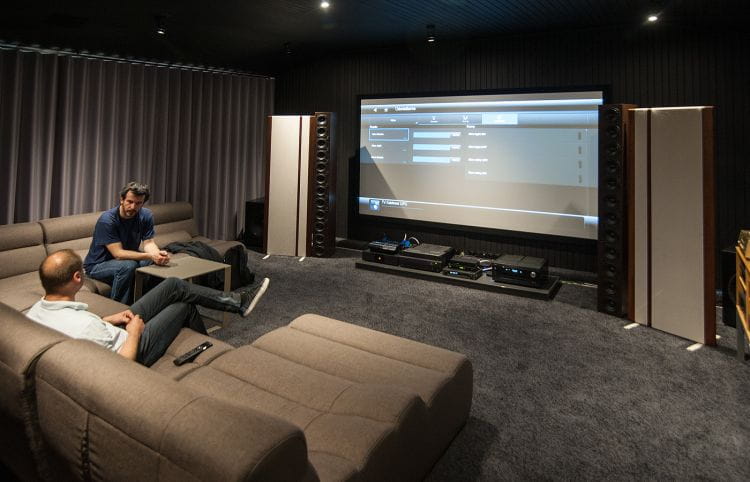 Kino domowe i hi-endowy sprzęt audio wpisują się w system inteligentnego domu.