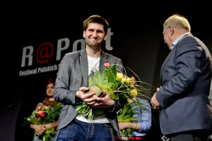 Mateusz Pakuła w finale Gdyńskiej Nagrody Dramaturgicznej znalazł się po raz czwarty. Jego "Smutki tropików" poświęcone "czarnej turystyce" zostały wybrane najlepszym tekstem tegorocznej edycji konkursu. 