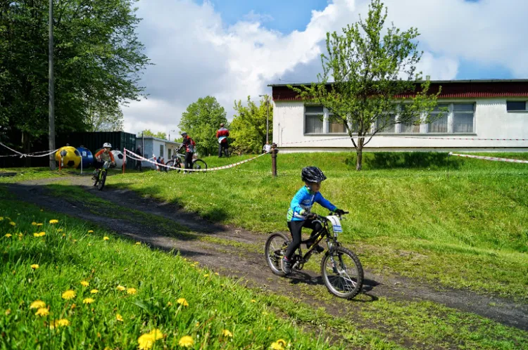 Młodzi fani wyścigów rowerowych mierzyli się podczas ostatniej edycji Małego Touru Bikerów nie tylko z rywalami, ale również z czasem.