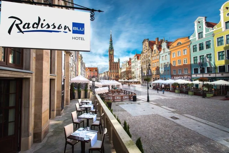 Hotel Radisson Blu wpisał się w klimat śródmieścia Gdańska.