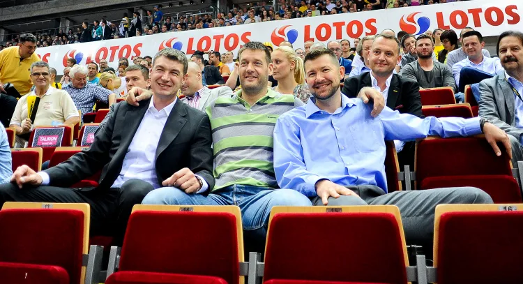 Goran Jagodnik (w środku) obserwował wtorkowy mecz ze Stelmetem w towarzystwie Adama Wójcika (z lewej) i Donatasa Slaniny (z prawej). W czwartek słoweńska legenda Trefla będzie trzymała kciuki za sopocian już zza granicy.