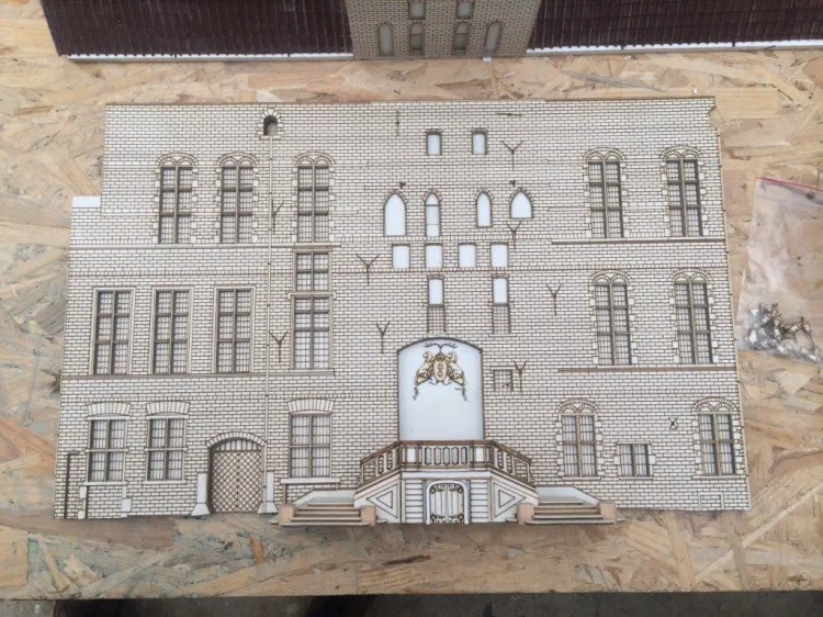 Zanim makieta została odlana w spiżu, najpierw musiał powstać jej dokładny model w skali 1:70. 
