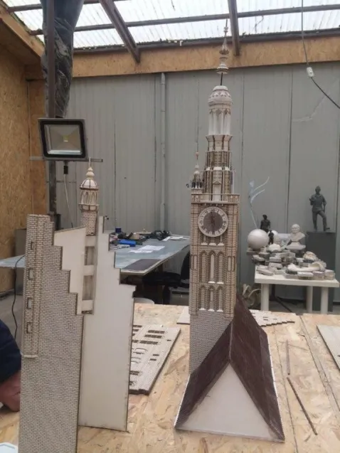 Zanim makieta została odlana w spiżu, najpierw musiał powstać jej dokładny model w skali 1:70. 