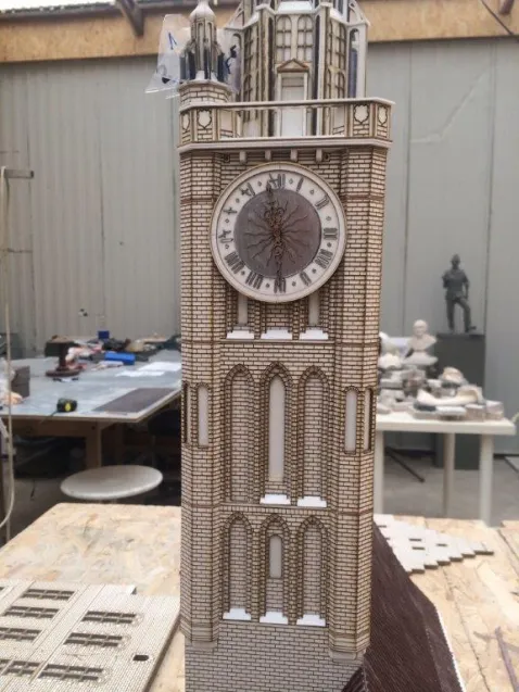 Zanim makieta została odlana w spiżu, najpierw musiał powstać jej dokładny model w skali 1:70. 