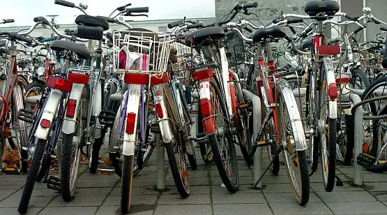 Mieszkańcy Trójmiasta coraz chętniej jeżdżą na rowerach, ale z parkowaniem mają problemy. Akcja Gdańska ma to zmienić.