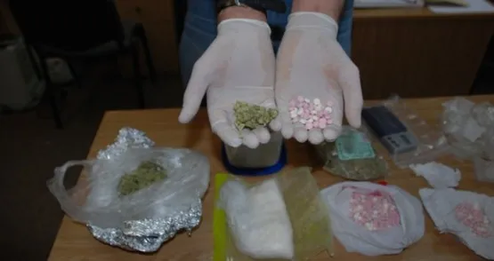 Część narkotyków 34-letni gdańszczanin trzymał luzem w swoim mieszkaniu.
