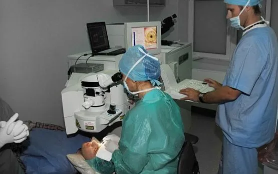 Dzisiejsze metody chirurgi refrakcyjnej pozwalają na korekcję wzroku także w przypadku poważnych i nakładajacych się nie siebie wad wzroku.